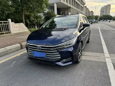 BYD MAX