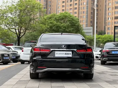 Lexus LS