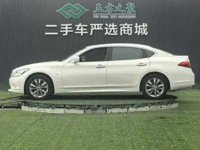 Infiniti M