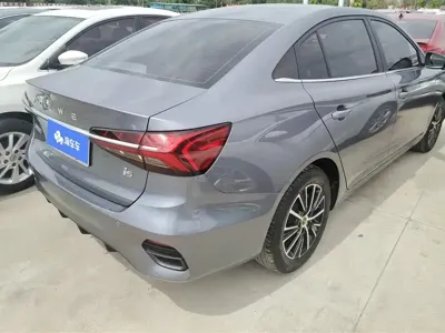 Roewe i5