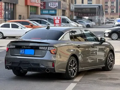 Lynk & Co 03