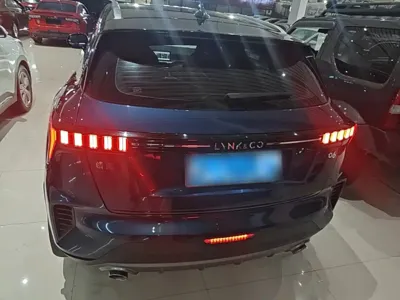 Lynk & Co 06
