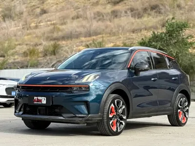 Lynk & Co 06
