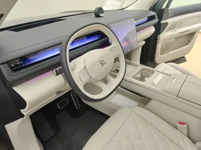 Nio ES8