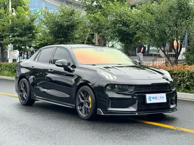 Lynk & Co 03