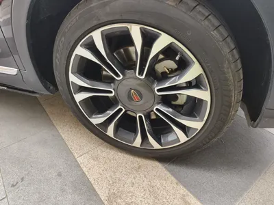 Hongqi HS5