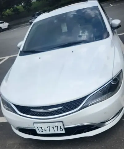 Chrysler 200