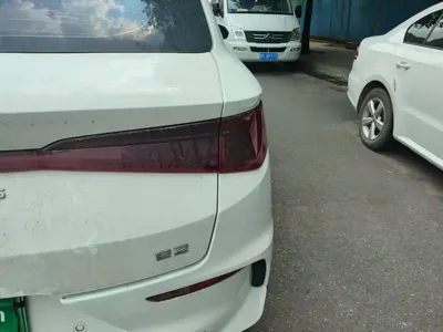BYD e2