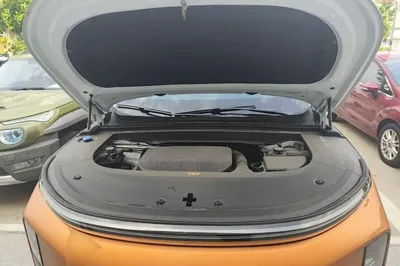 Li Auto L6