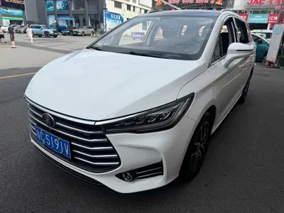 BYD MAX