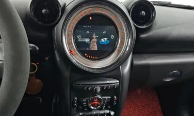 MINI Paceman