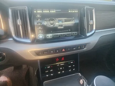 Hongqi HS7