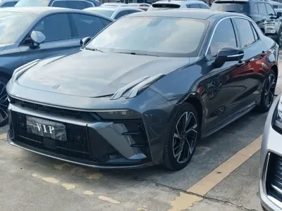 Lynk & Co 03