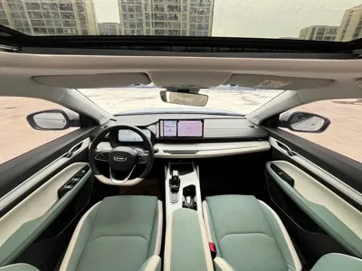 Geely L HiP