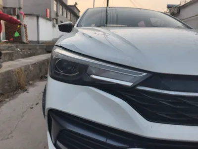 Roewe i5