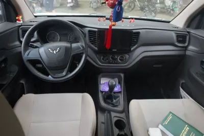 Wuling Hongguang V