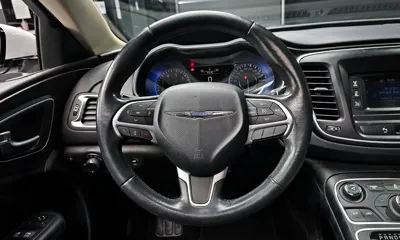 Chrysler 200