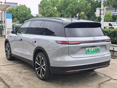 Nio ES8