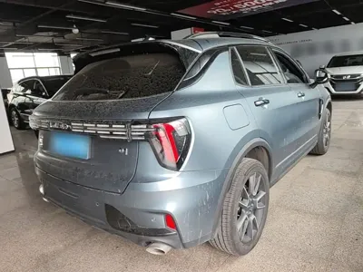 Lynk & Co 01