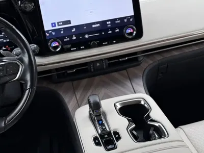 Lexus LM