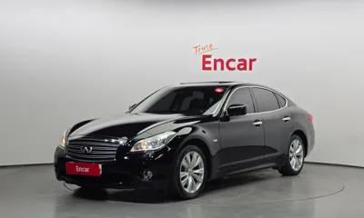 Infiniti M