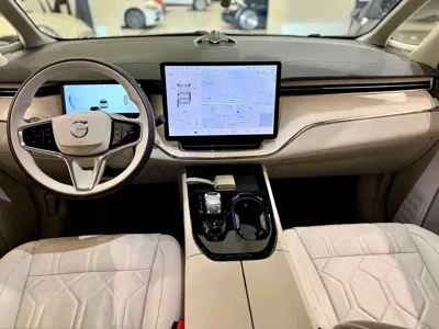 Volvo EM90