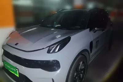 Lynk & Co 01 EM-P