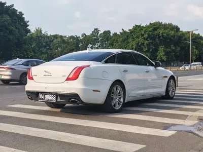 Jaguar XJ