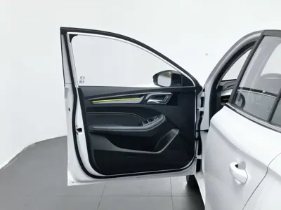 Roewe i5