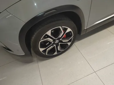 Nio ES8