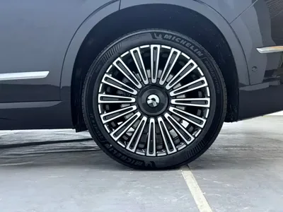 Nio ES8