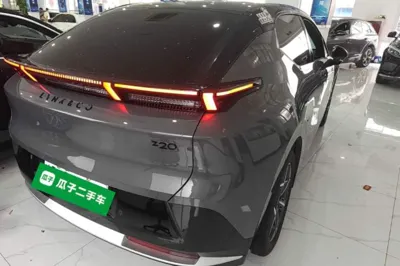 Lynk & Co Z20