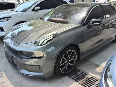 Lynk & Co 03