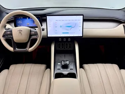 BYD L EV