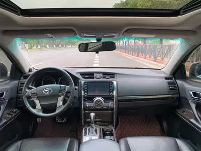 Toyota Reiz