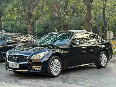 Infiniti Q70