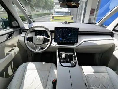 Volvo EM90
