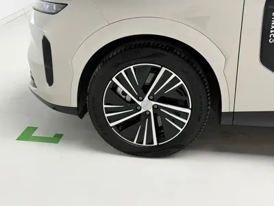 Lynk & Co 08 EM-P