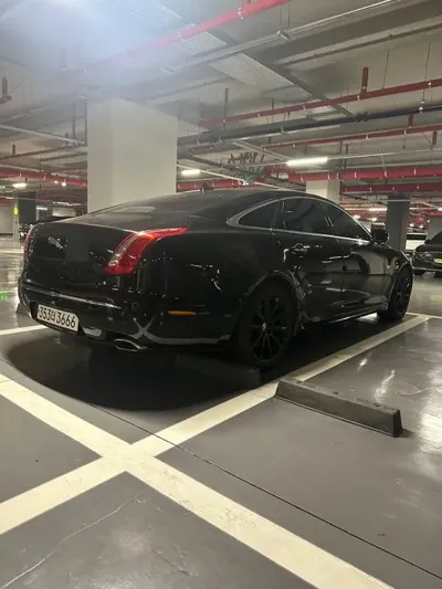 Jaguar XJ