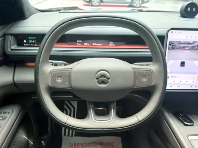 Nio ES8