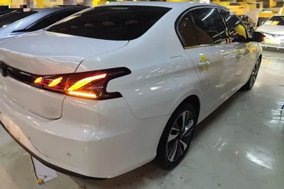 Peugeot 408