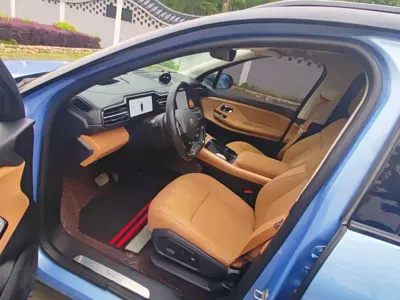 Nio ES8