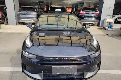 Lynk & Co 03