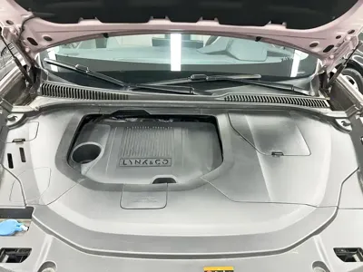 Lynk & Co 06