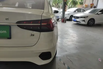 Roewe i5