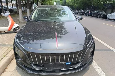 Hongqi E-QM5