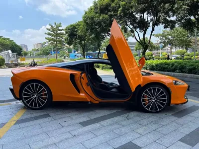 McLaren GT
