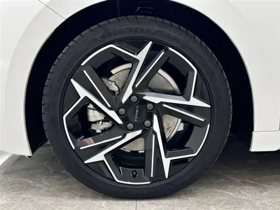 Lynk & Co 07 EM-P