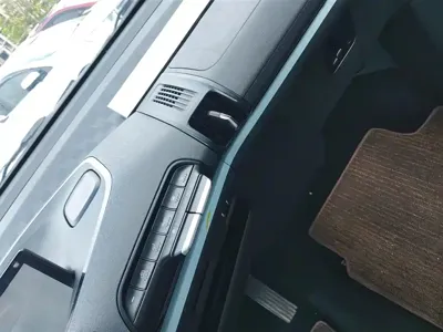 Baojun E300