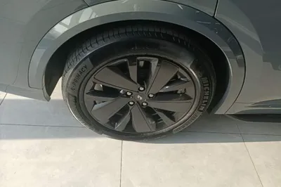 Li Auto L8